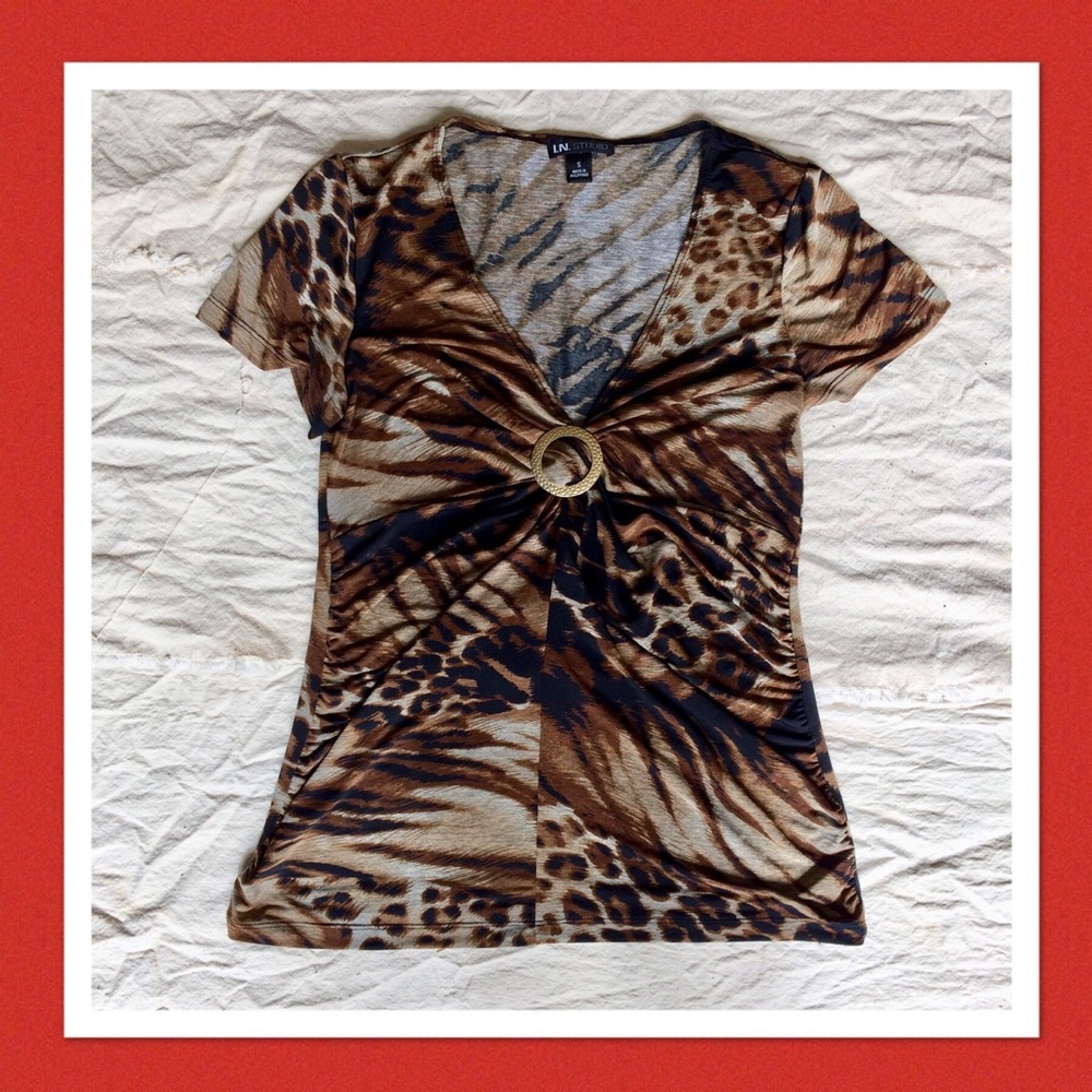 ❣️2/$20❣️ In Studio Patterned Top